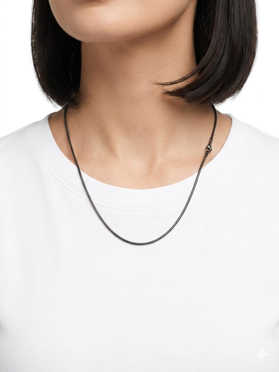 Elegant thin metallic chain